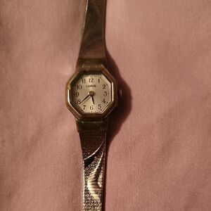 Vintage Lorus Silver Octagon Shaped Watch with White Dial & Scupted‎ Band